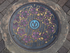 桜の花づくしのマンホール・アート