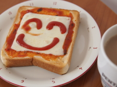 ピザトーストとホットコーヒー