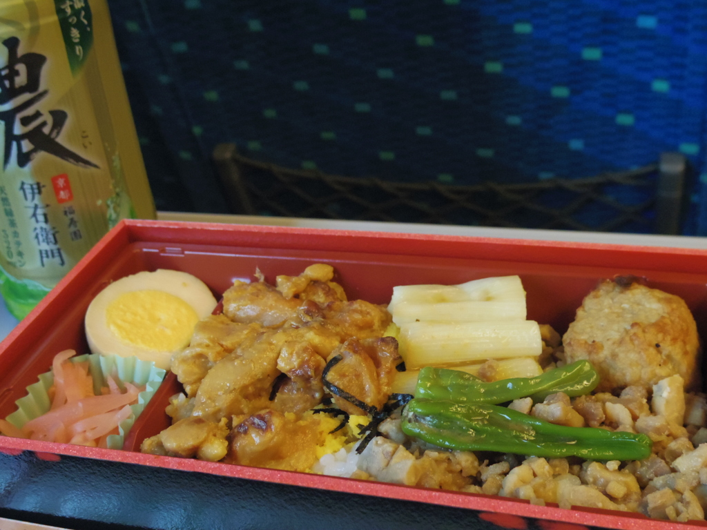 鶏弁当　～新幹線の車内から～