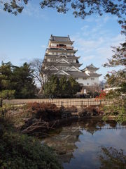 青空と水鏡の福山城