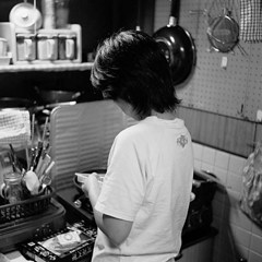 洋子の後ろ姿