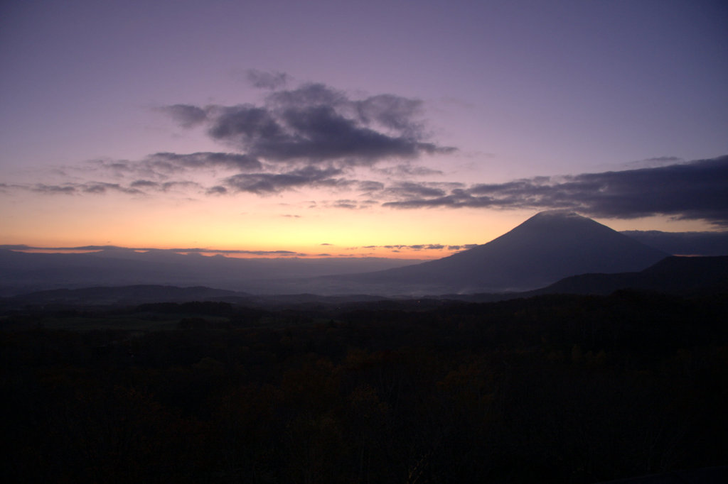 朝焼けの羊蹄山