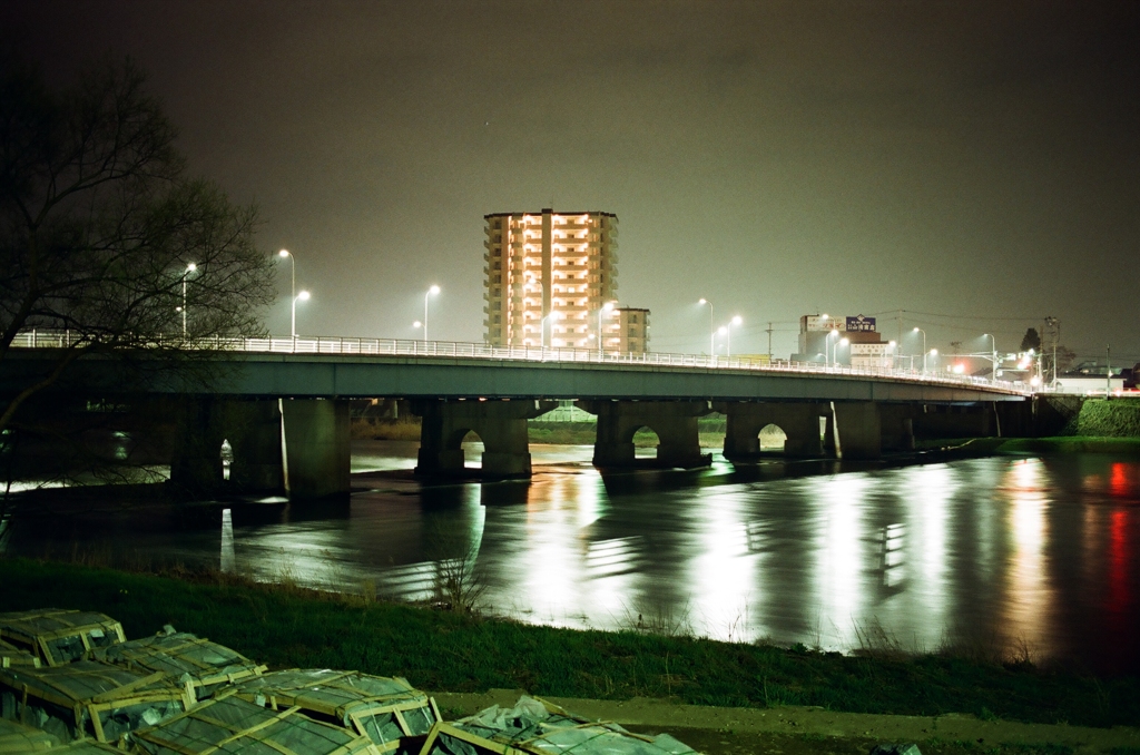 夜の明治橋