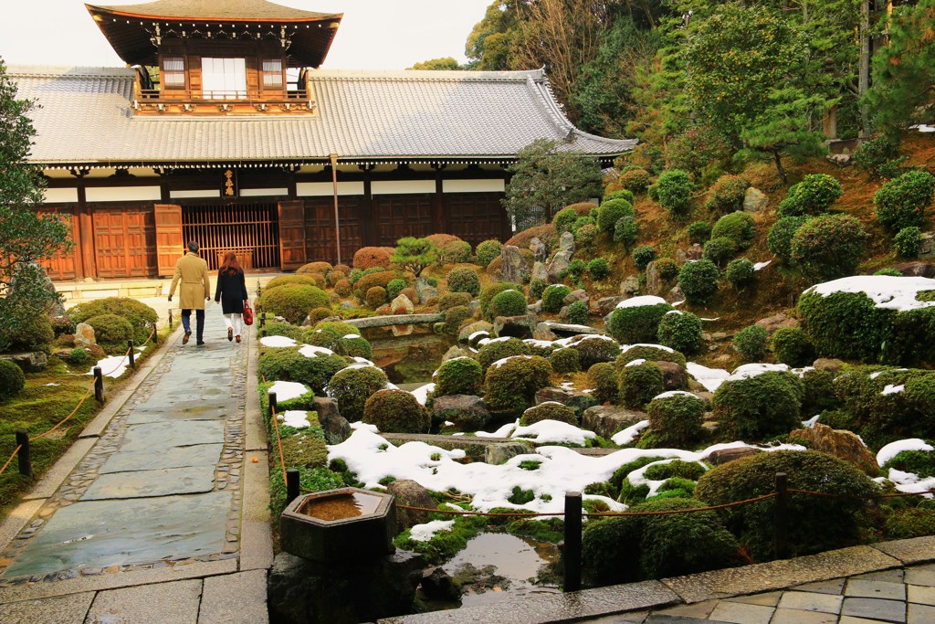 残雪の庭園