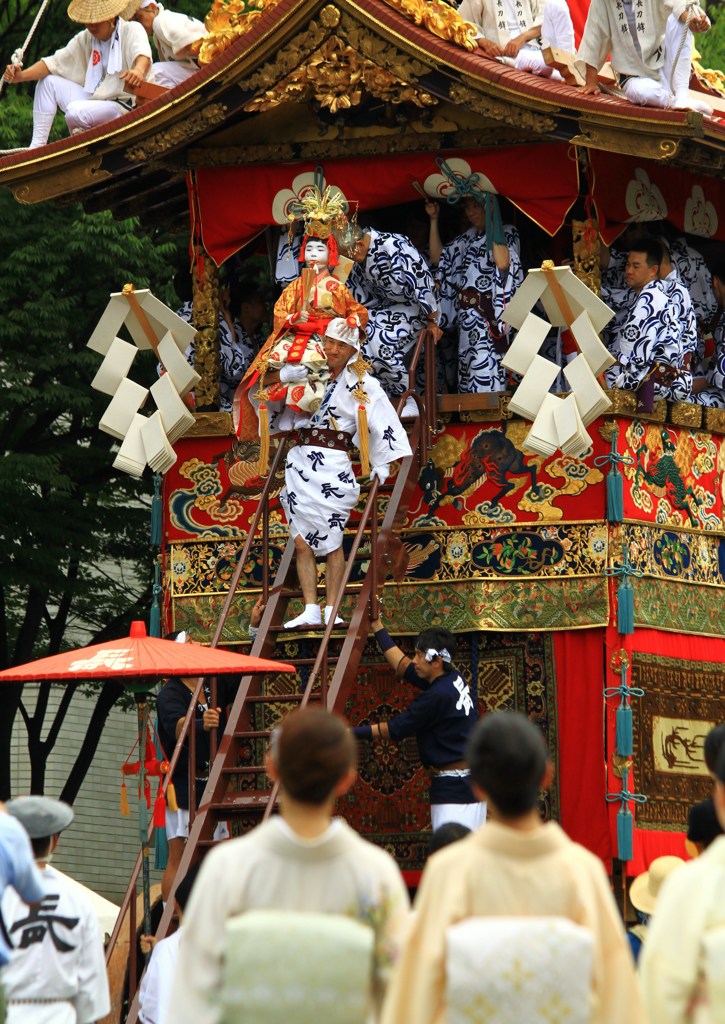 稚児の鉾降り