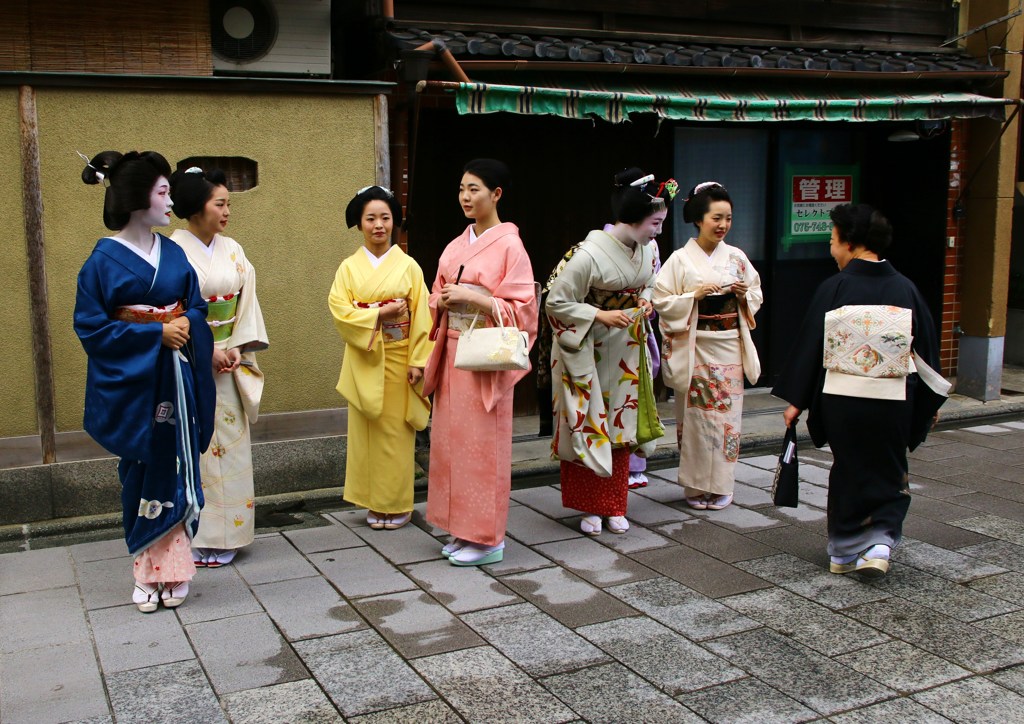 花街暮れの風物詩”事始め”宮川町・和気あいあい