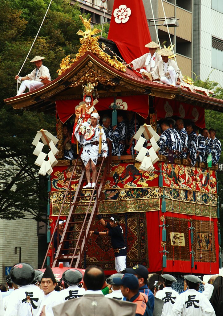 稚児の鉾降り