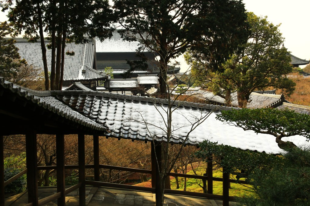 残雪の東福寺
