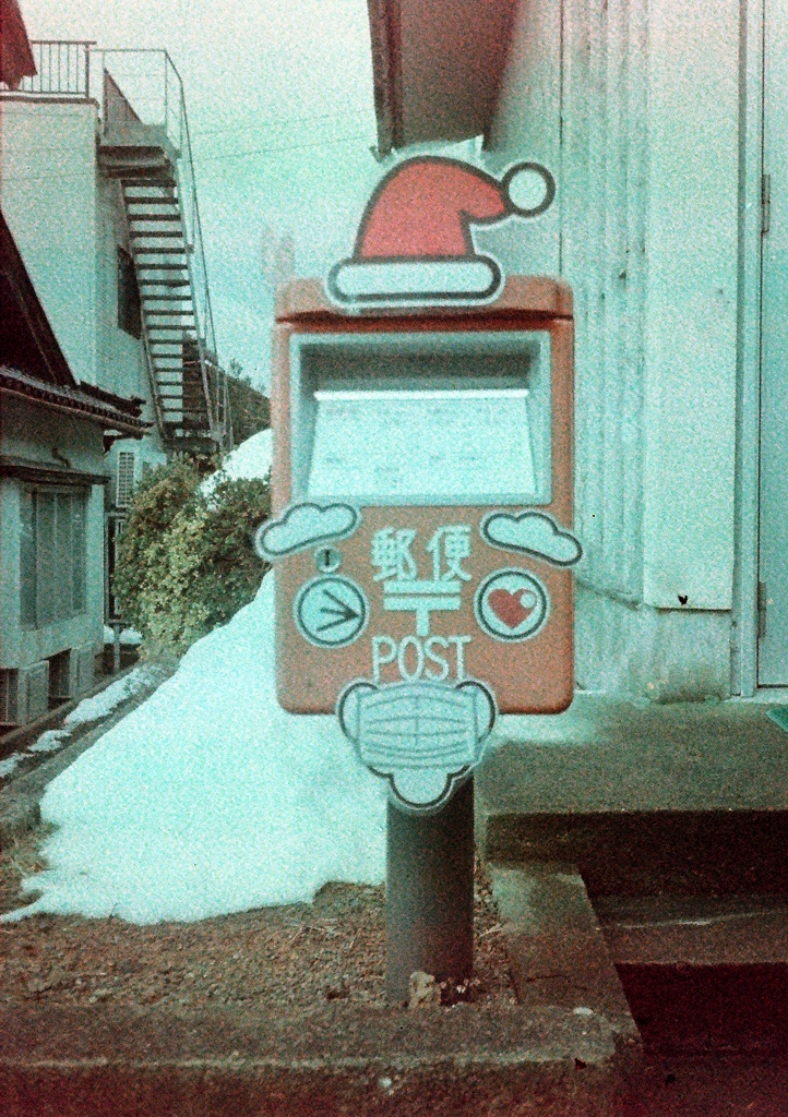 郵便局のサンタさんも頑張ってます