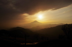 塔ノ岳山頂からの富士山と夕焼け。