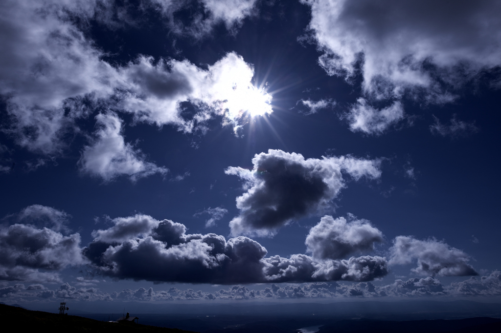 雲を抜けて