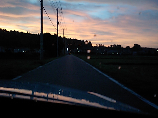 車内からみた夕暮れ