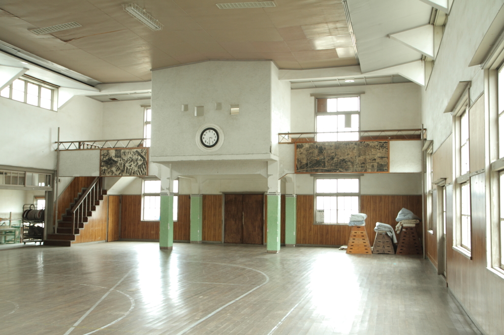 廃校の体育館