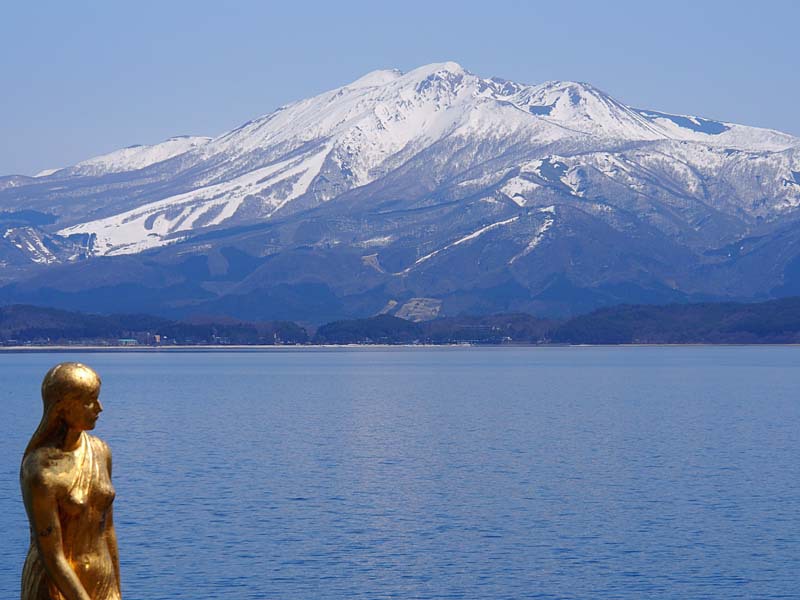 田沢湖と秋田駒ケ岳