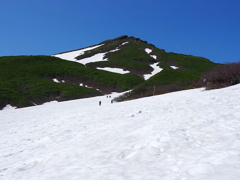 鳥海山雪渓を登る