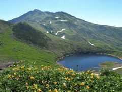 鳥海湖と鳥海山