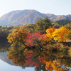 八塩山とダム湖の紅葉