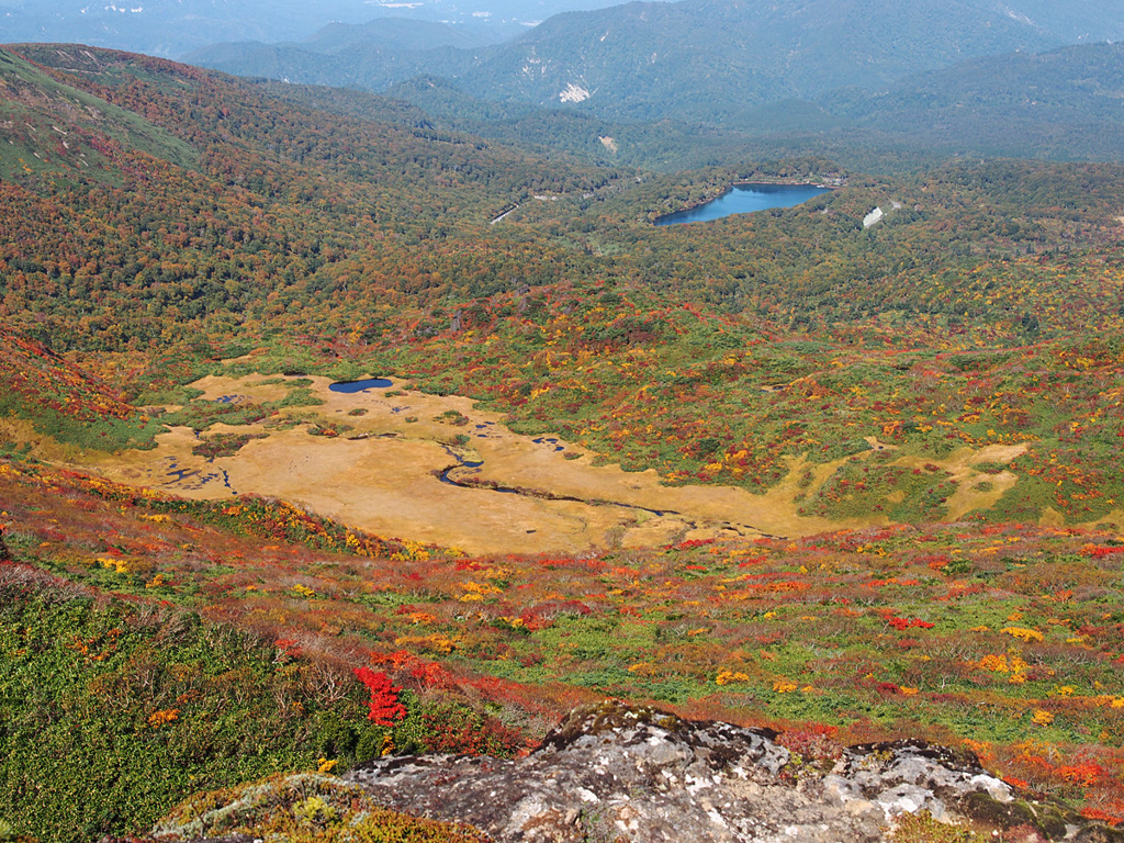 展望岩頭からの眺望　須川湖と龍泉ヶ原