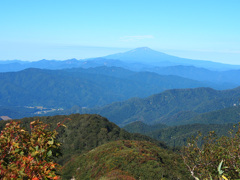 山伏岳山頂から鳥海山を望む