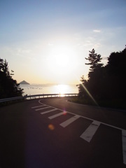 直島　帰り道の夕景