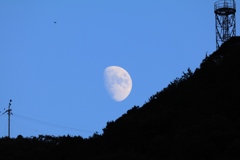 お月さま　山の端
