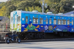 近くの廃線展示車輌とgrom 君