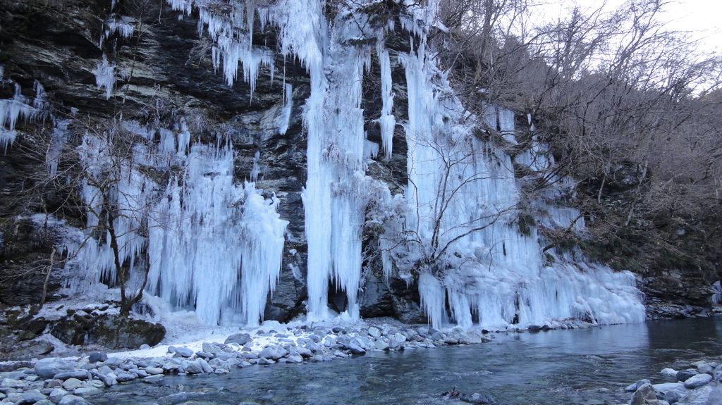 三十槌の氷柱