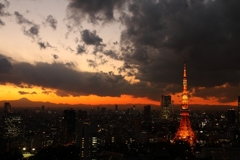 夕暮れ時の東京タワー