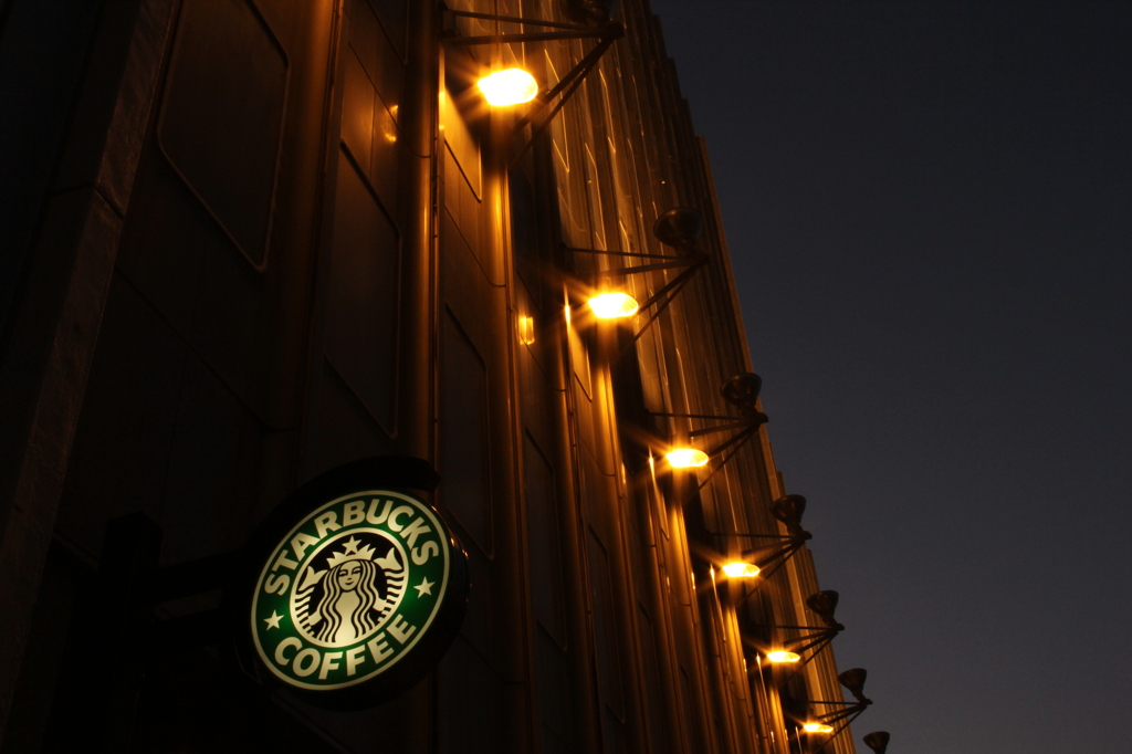 スターバックスのある風景