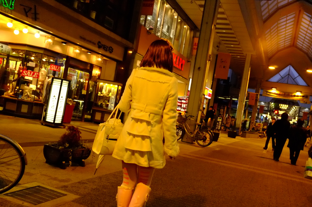 夕暮れを纏う女