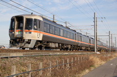 キハ85系特急ひだ号in木曽川