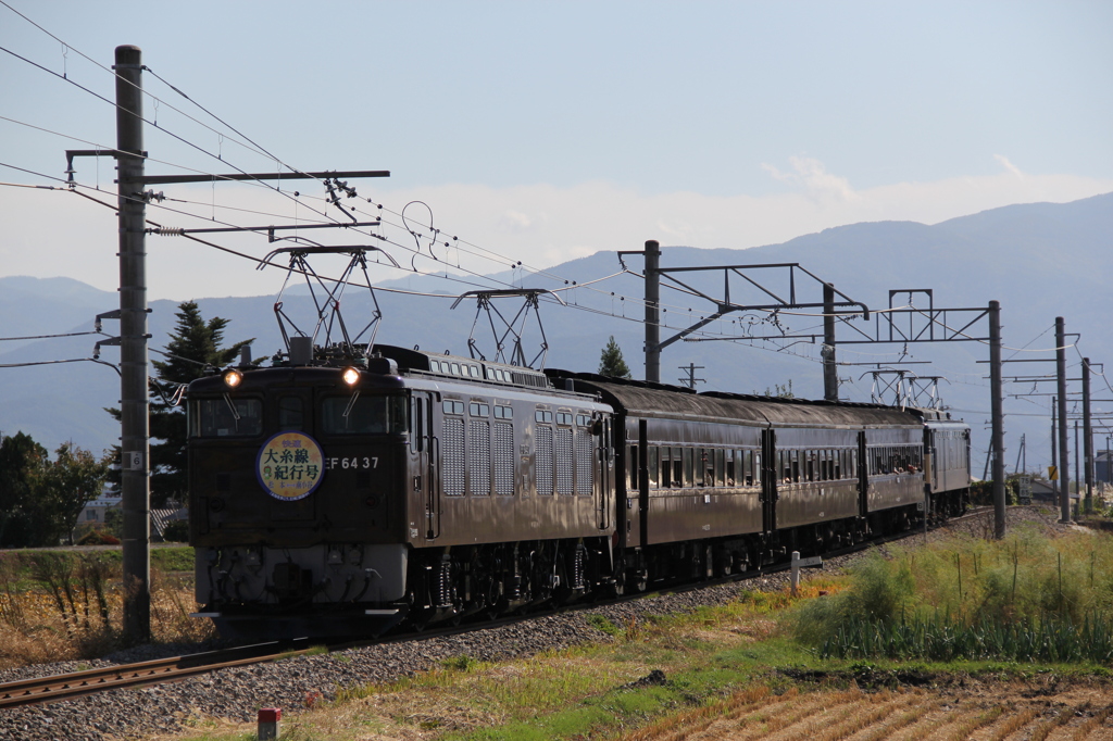 大糸線紀行号「旧型客車」EF64-37側