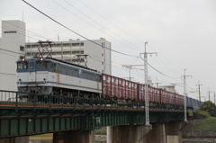 矢田川橋梁を渡る貨物列車