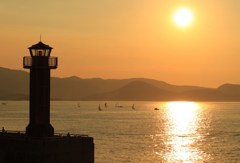 灯台の夕日