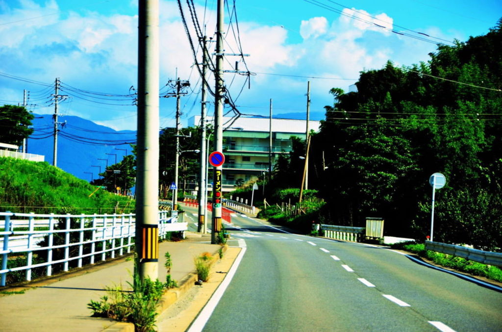 青い