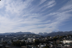 流れる雲と、流される町並み
