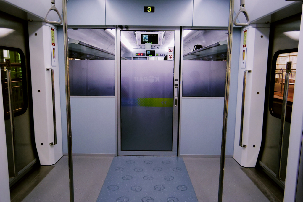 ITX-青春（1階の列車）