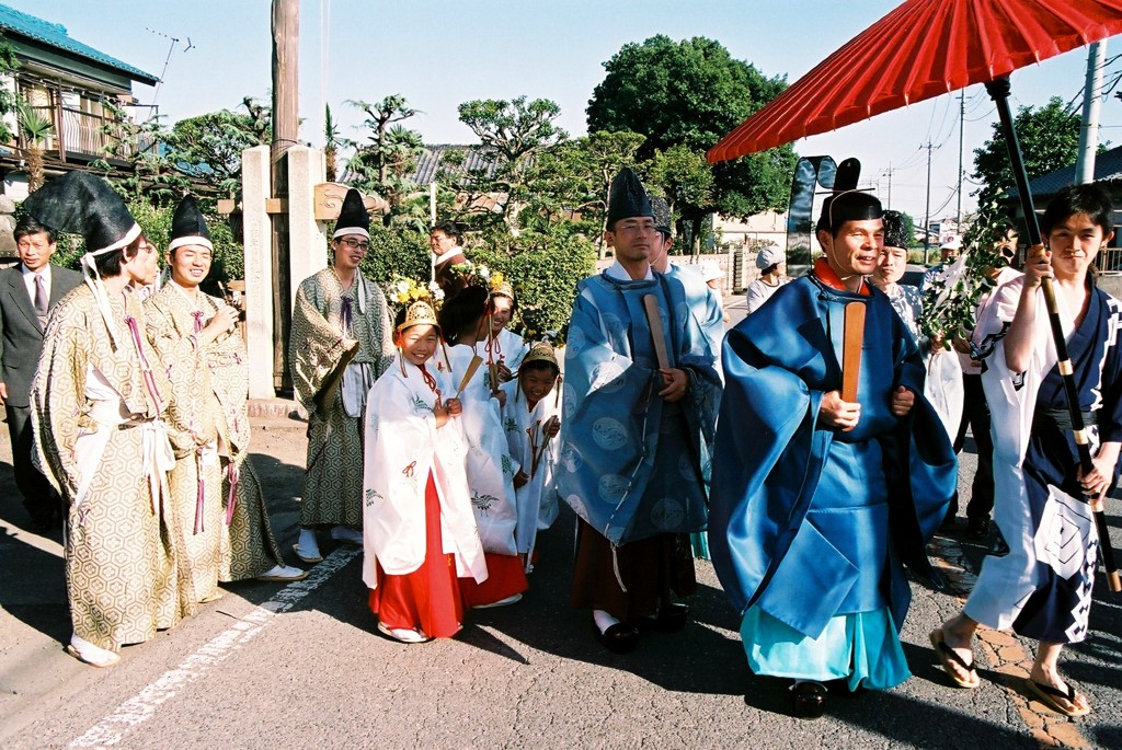 　ほろ祭りの行列