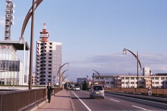 橋の向こう