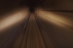 トンネルを行く　aIMGP4002b