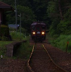 光を放って