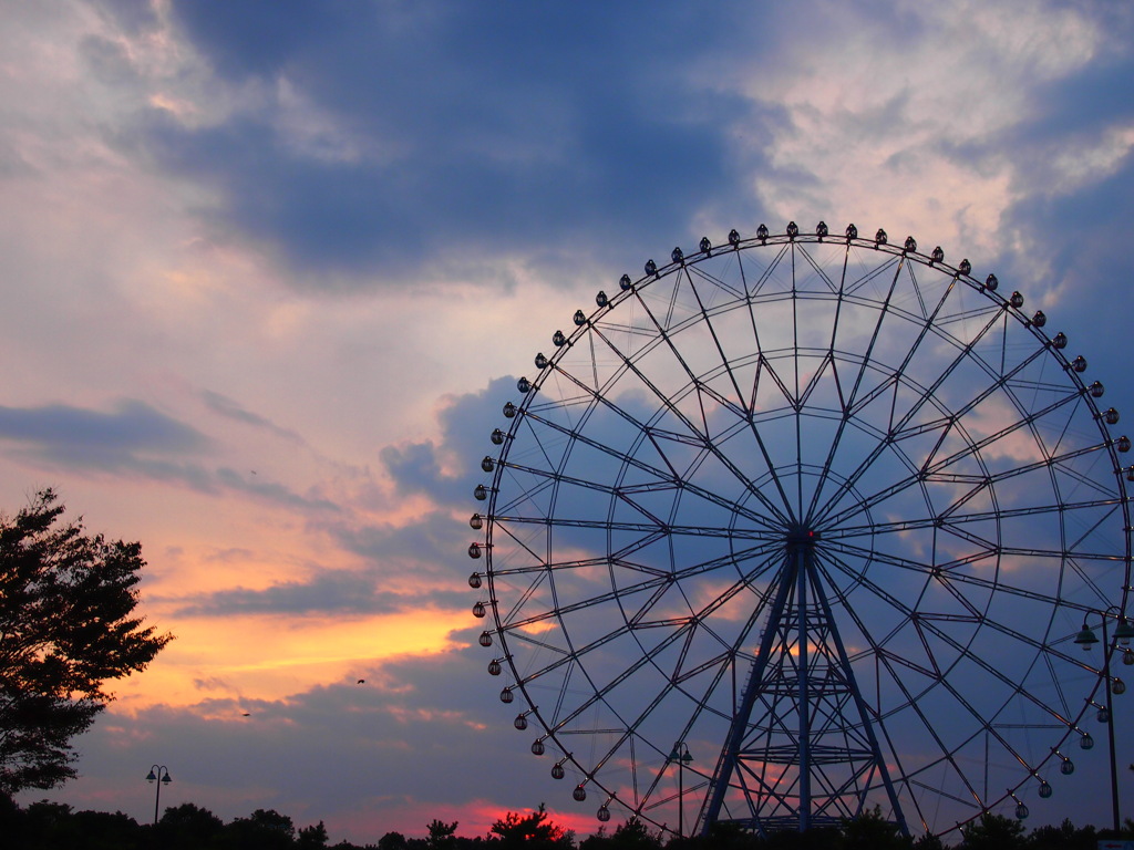 夕暮れと観覧車