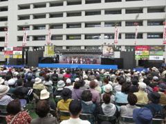 地方からの招待チームの演技