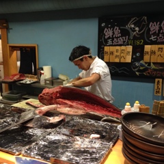 マグロ解体ショー