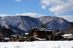 山に抱かれ