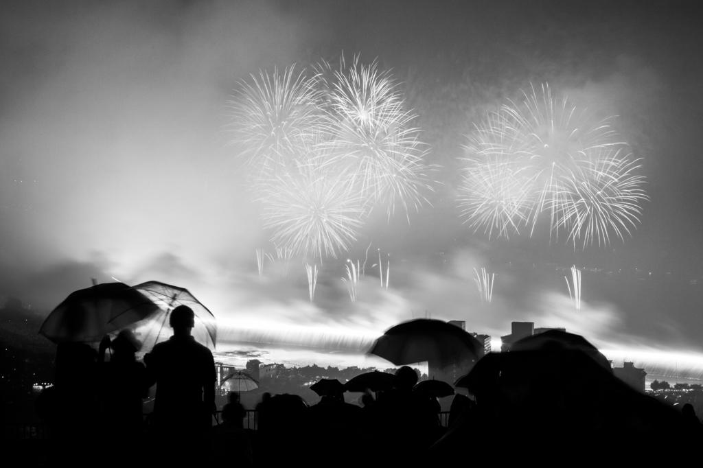 雨の中の夢花火