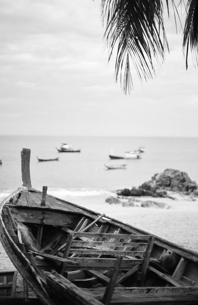 the old boat who watching at the sea.