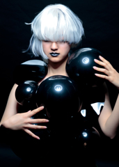 Neo-futuristic balloon