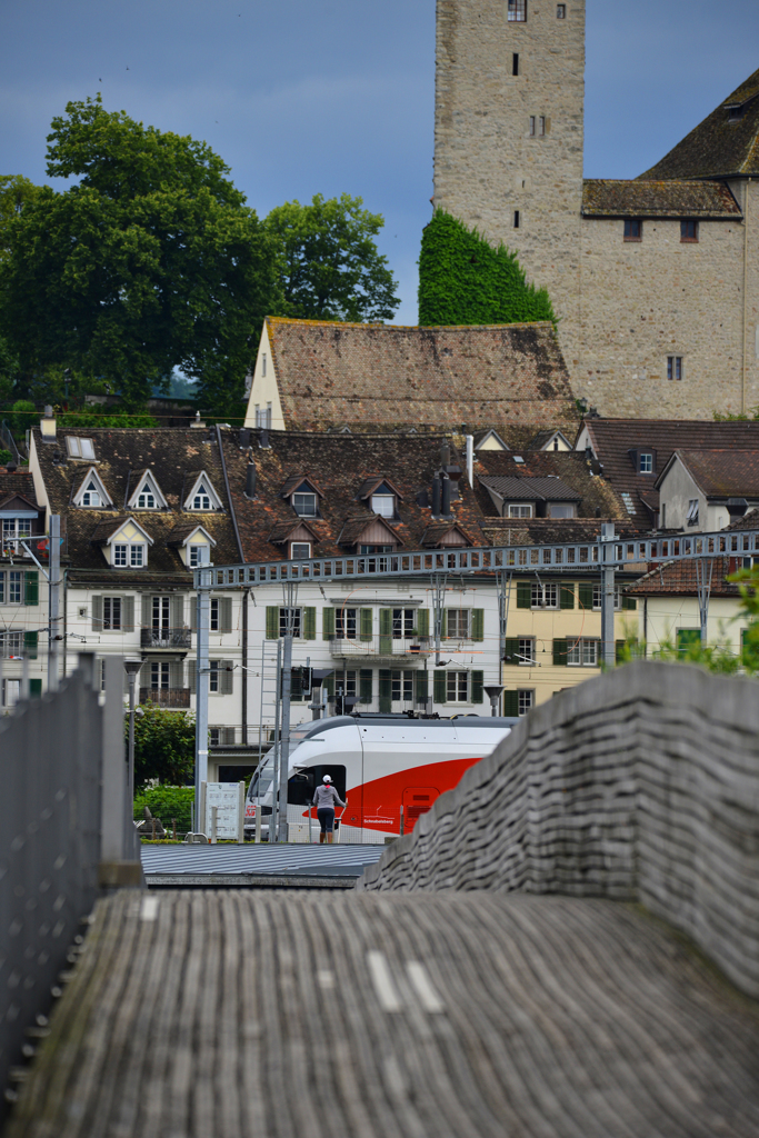 電車を見ながら