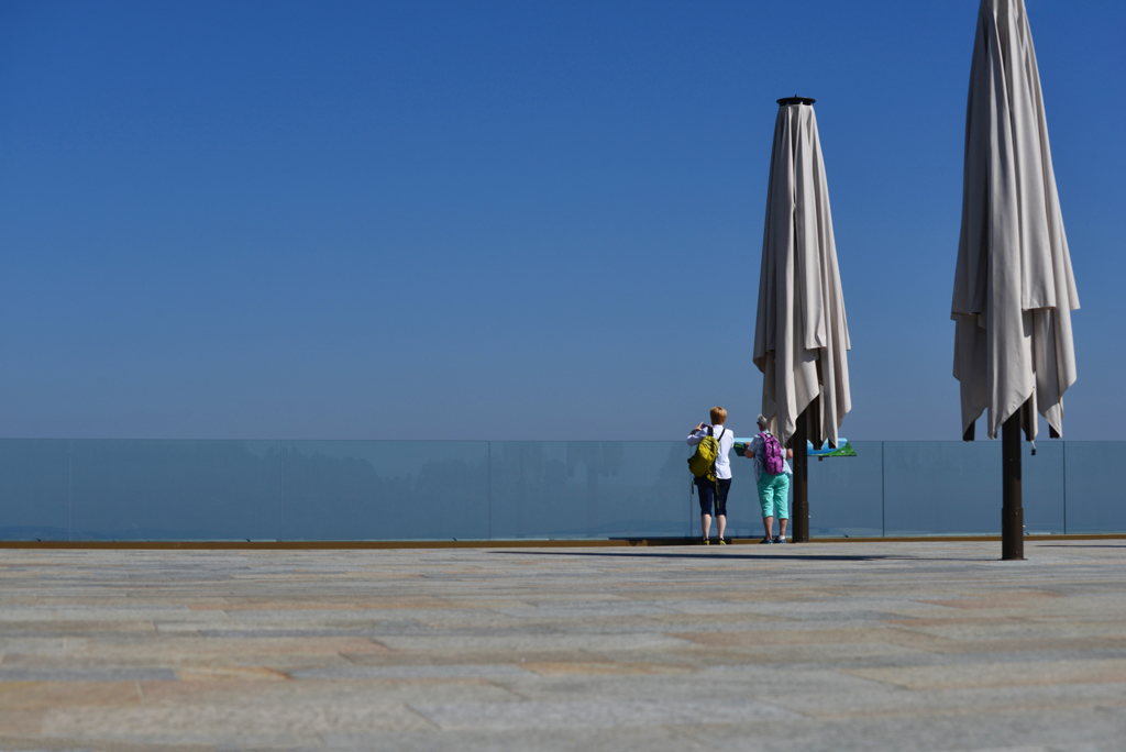 奥に見えるのは？